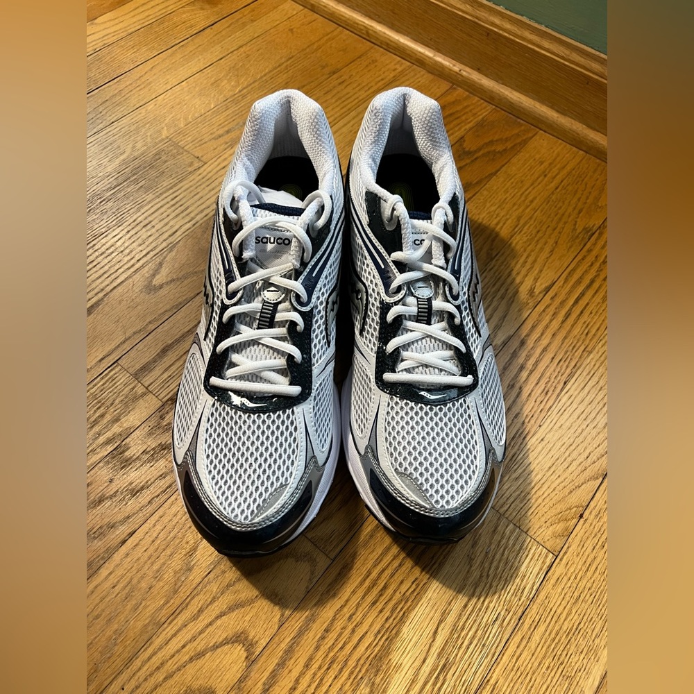 NWT Mens Saucony ProGrid Guide 2 Running Shoes. Size 14. White and Navy!